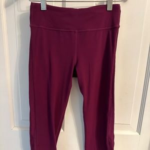 Athleta girl ready set racer capri, 14/XL burgundy